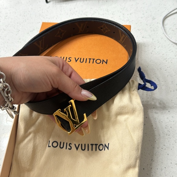 Louis Vuitton belt (reversible) - Picture 3 of 5